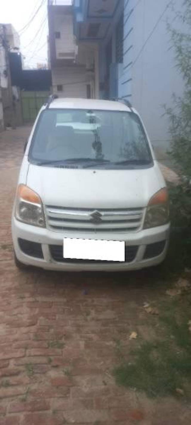 https://images10.gaadi.com/usedcar_image/4225967/original/processed_493e8eaa-4cc5-47ec-ad45-808be00f2968.jpg?imwidth=6402