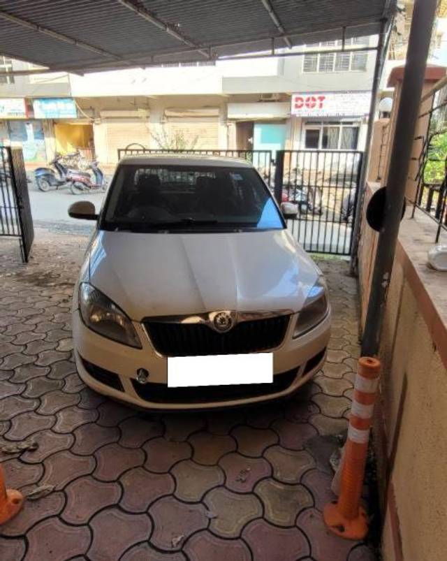 https://images10.gaadi.com/usedcar_image/4226064/original/processed_30be7aab-71af-4130-b8a5-3ec8e7a1f12b.jpg?imwidth=6400