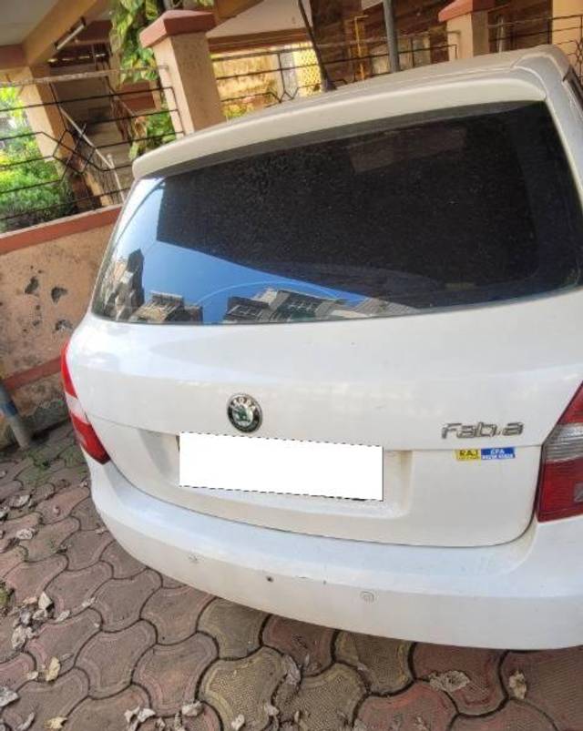 https://images10.gaadi.com/usedcar_image/4226064/original/processed_84516969-38b8-4487-9e50-9743d3eec5fa.jpg?imwidth=6402