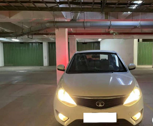 https://images10.gaadi.com/usedcar_image/4226121/original/processed_d0390a55-2d2e-41d6-ac1c-fee2f3ce8ecc.png?imwidth=6400