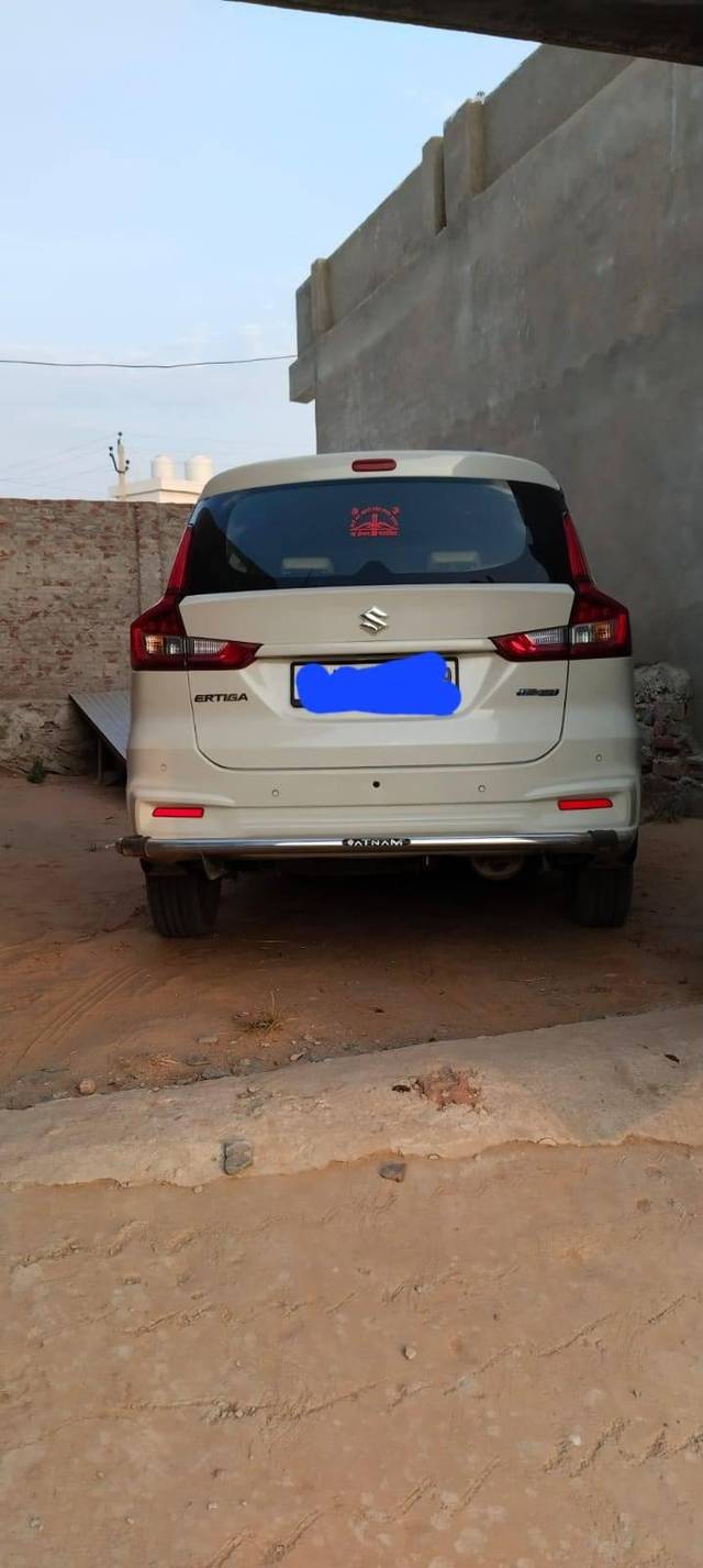 https://images10.gaadi.com/usedcar_image/4226168/original/processed_93580f13-c2fb-451c-b370-d7454dcc91d3.jpg?imwidth=6402