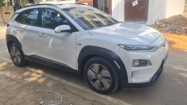 https://images10.gaadi.com/usedcar_image/4226192/original/a5d431d8de0470a9701886c125e04e46.jpg?imwidth=6400