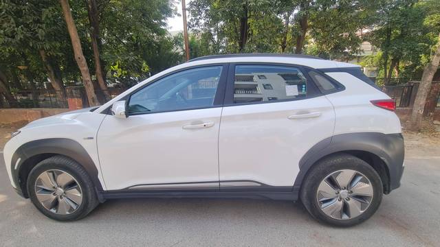 https://images10.gaadi.com/usedcar_image/4226192/original/processed_7a8f7e1a2e195abd9fc2918a49e56fdc.jpg?imwidth=6402