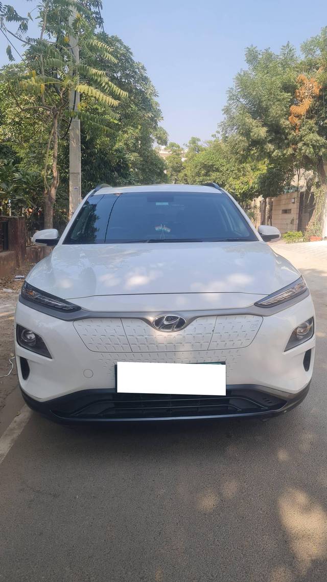 https://images10.gaadi.com/usedcar_image/4226192/original/processed_9b9adf4d549e4d329a76e9ff05512eeb.jpg?imwidth=6401