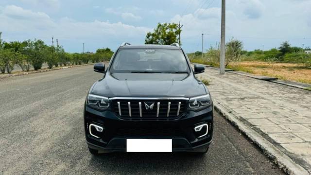 https://images10.gaadi.com/usedcar_image/4226248/original/processed_9c7b9574-1338-41b8-b1c3-c64b205d4515.jpeg?imwidth=6400