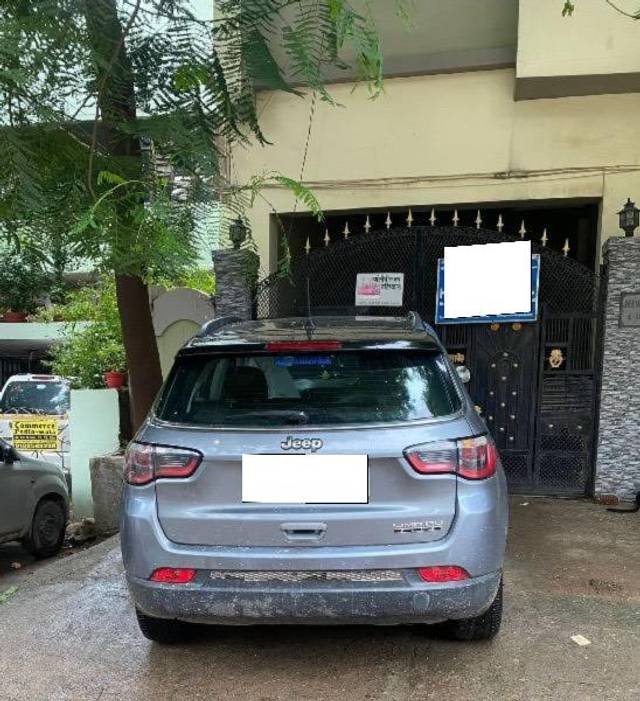 https://images10.gaadi.com/usedcar_image/4226306/original/processed_b33abefc-db16-4f6d-9578-34b510fa0c80.jpeg?imwidth=6401