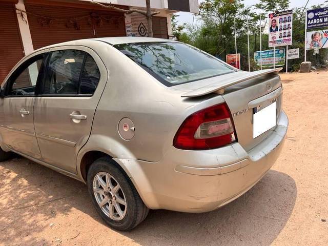 https://images10.gaadi.com/usedcar_image/4226341/original/processed_ff9dda1c-2b46-4898-9608-014bb3af5328.jpg?imwidth=6401