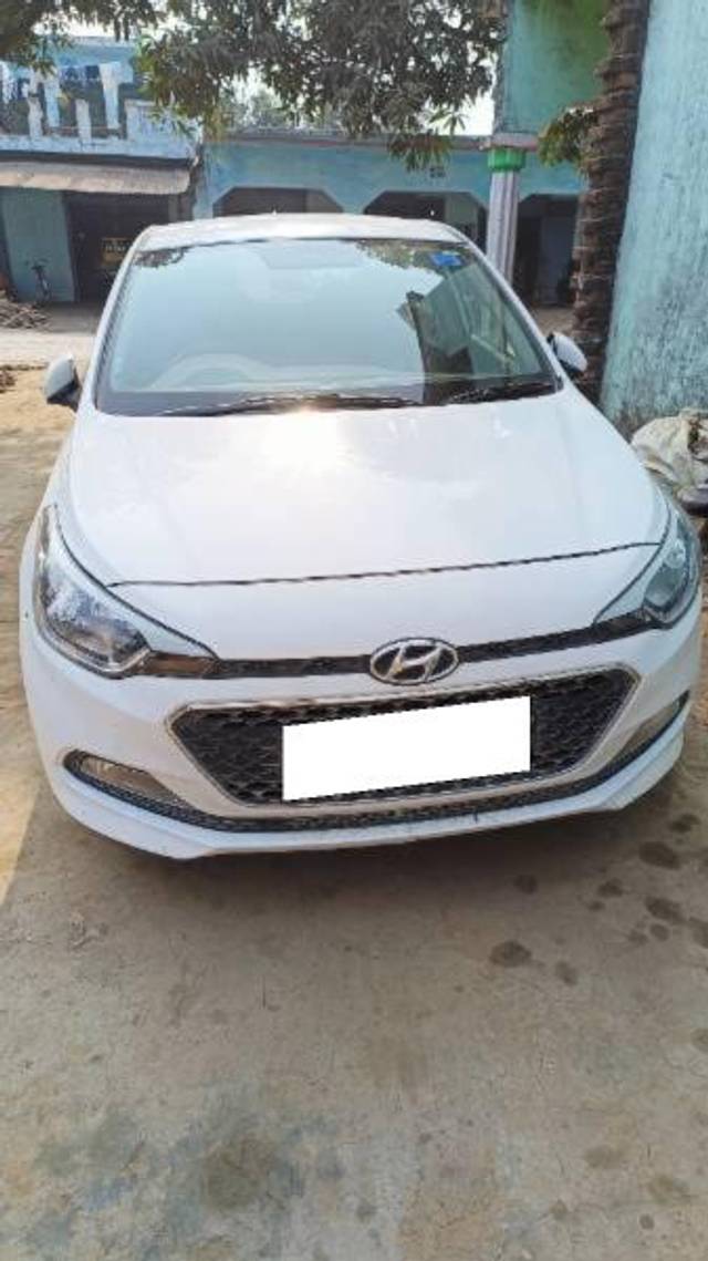 https://images10.gaadi.com/usedcar_image/4226362/original/processed_9b9c9d1f-6ec6-4184-a1a2-44b28e12d87d.jpg?imwidth=6400