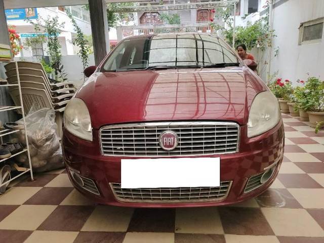 https://images10.gaadi.com/usedcar_image/4226364/original/processed_2fd1028b-225d-4c29-b121-ece990345659.jpg?imwidth=6402