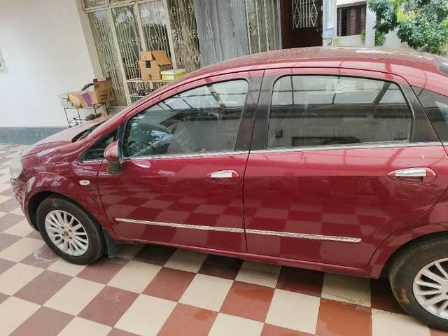 https://images10.gaadi.com/usedcar_image/4226364/original/processed_594e4387-3c22-48f8-adf2-48f397c1c3d4.jpg?imwidth=6401