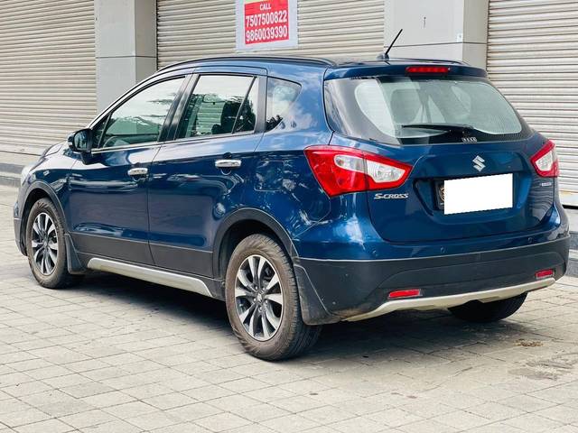 https://images10.gaadi.com/usedcar_image/4226487/original/processed_4a6ba1aa6c1366984d09e41d11d6bec7.jpg?imwidth=6402