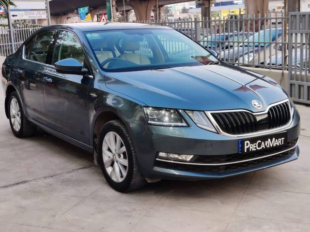 https://images10.gaadi.com/usedcar_image/4226518/original/processed_36567b6e10ece2afb3576bd797175bc1.jpeg?imwidth=6400