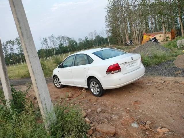 https://images10.gaadi.com/usedcar_image/4226526/original/processed_cafbafe5-a5d0-4718-bfda-b84044a25052.jpg?imwidth=6402