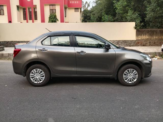 https://images10.gaadi.com/usedcar_image/4226540/original/6b4cf9cb7bc5af90fe2c6bc824198817.jpg?imwidth=6401