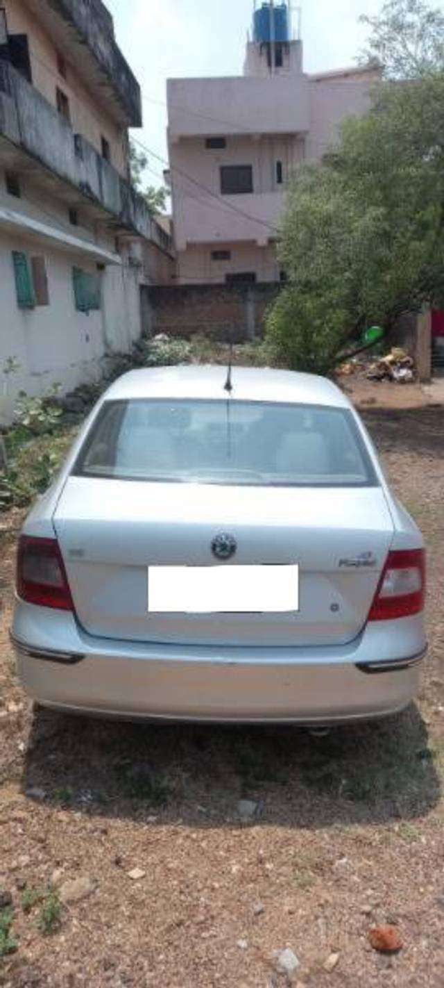 https://images10.gaadi.com/usedcar_image/4226567/original/processed_c5130d7c-32cd-410d-a050-6b410b685906.jpg?imwidth=6401