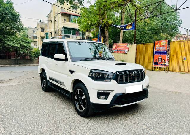 https://images10.gaadi.com/usedcar_image/4226623/original/processed_d1febefd155a1c1d4b32ba594346448a.jpg?imwidth=6400