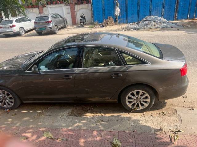 https://images10.gaadi.com/usedcar_image/4226630/original/74a3b3486824eba4deeb416e3e5235f0.jpg?imwidth=6402