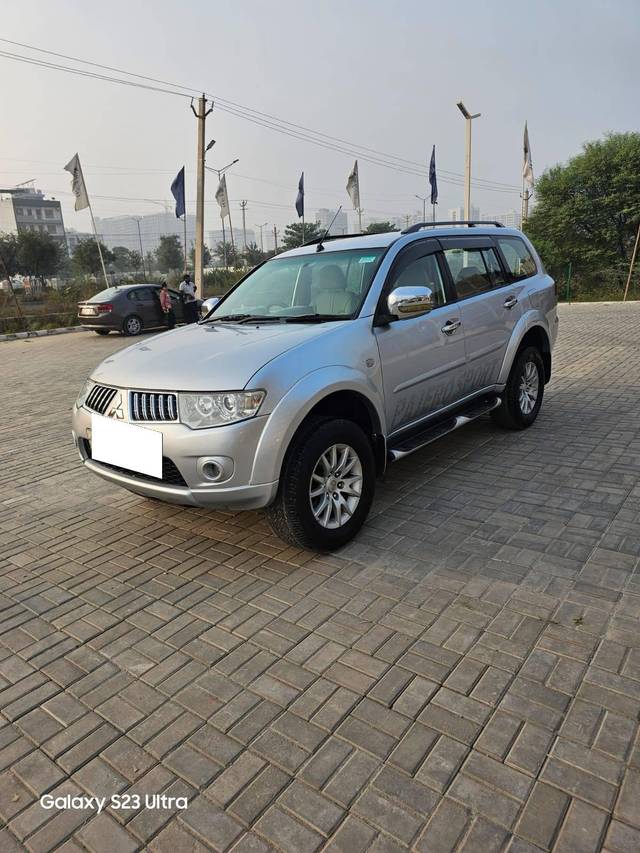 https://images10.gaadi.com/usedcar_image/4226707/original/processed_6f902faa61d0b0a40c7287affbb2ed6b.jpeg?imwidth=6402