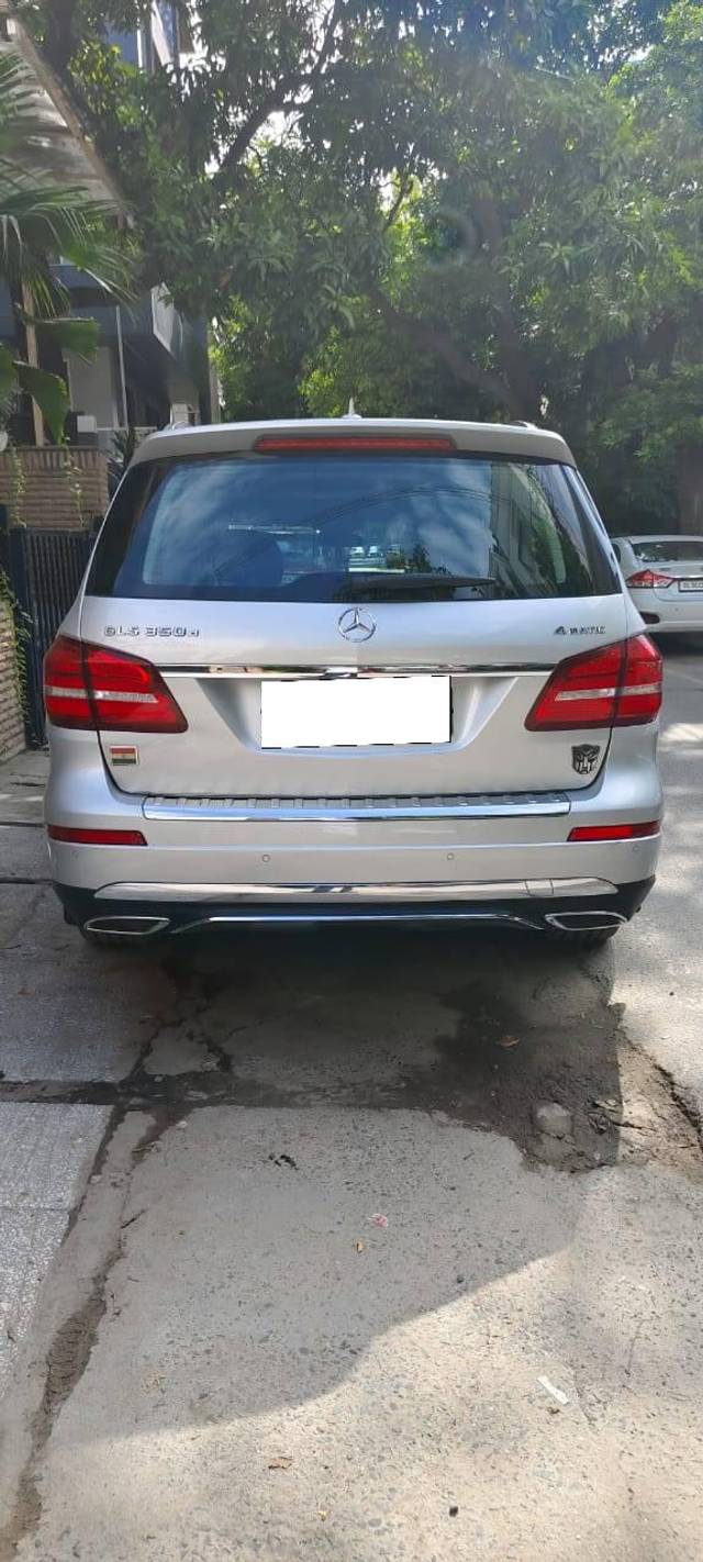 https://images10.gaadi.com/usedcar_image/4226729/original/processed_a0c256302f4a26b3089163bdb22a01d7.jpg?imwidth=6402