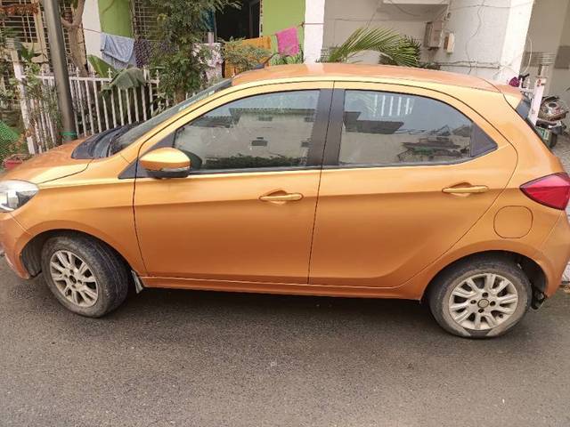 https://images10.gaadi.com/usedcar_image/4226748/original/08f2df86bee261d0a175cd71b367d72c.jpg?imwidth=6402