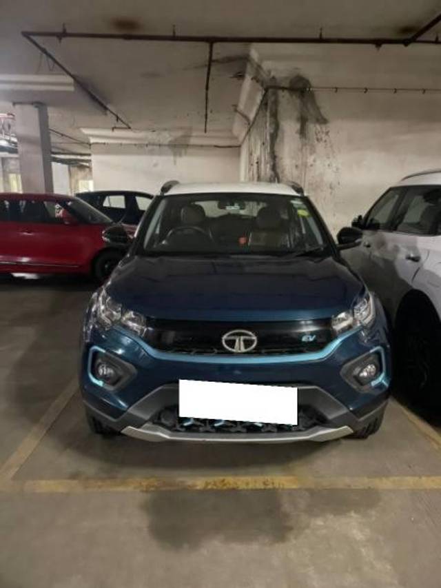 https://images10.gaadi.com/usedcar_image/4226765/original/processed_0846eff0-b9d7-44de-9cd7-55639dfe85e0.jpg?imwidth=6402