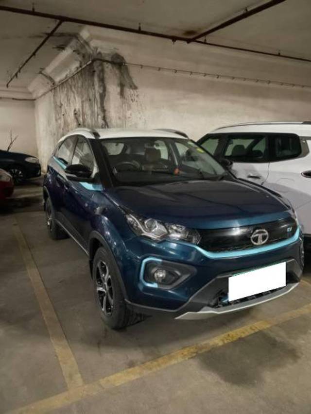 https://images10.gaadi.com/usedcar_image/4226765/original/processed_88f811f2-1063-45ef-8b51-744f3e996acd.jpg?imwidth=6400