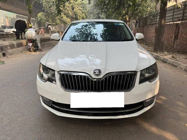 https://images10.gaadi.com/usedcar_image/4226775/original/processed_6d501541abd182232d6e8135f86d3083.jpeg?imwidth=6402