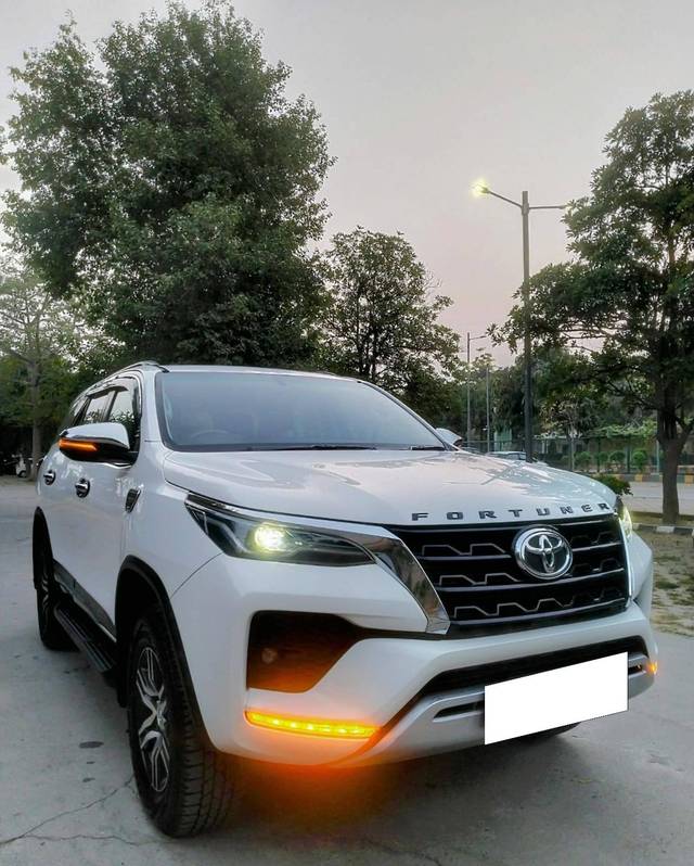 https://images10.gaadi.com/usedcar_image/4226780/original/processed_c0cc89aad35b1aef38b1c01f7cb08133.jpg?imwidth=6400