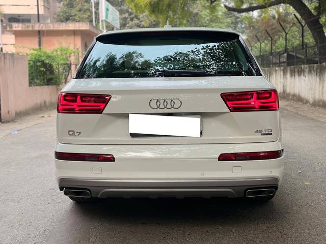 https://images10.gaadi.com/usedcar_image/4226798/original/processed_a57aa71fbeb5abf0de5bacd306c5b7e0.jpg?imwidth=6402