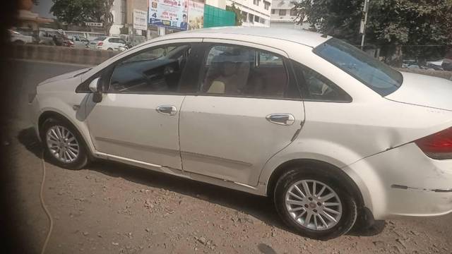 https://images10.gaadi.com/usedcar_image/4226858/original/processed_13c89e16-09bf-4b4d-b6b2-c0568c2e8700.jpeg?imwidth=6400