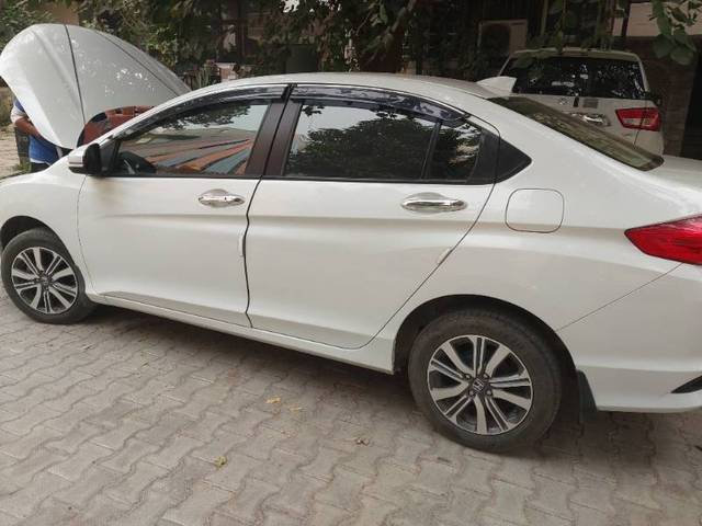 https://images10.gaadi.com/usedcar_image/4226937/original/d990484da96553540a626ddef61a28ab.jpg?imwidth=6402