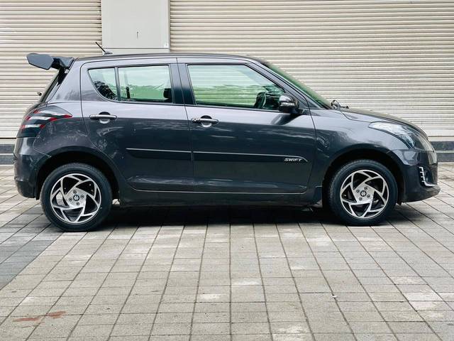 https://images10.gaadi.com/usedcar_image/4226977/original/processed_22f2d1414294c886529f669b1c90e832.jpg?imwidth=6401