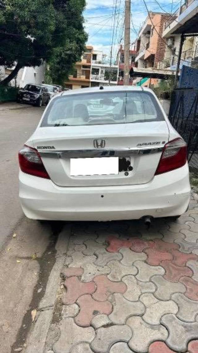 https://images10.gaadi.com/usedcar_image/4227004/original/processed_827eb89d-143f-4fba-a5d4-dc0bc5e27511.jpeg?imwidth=6401