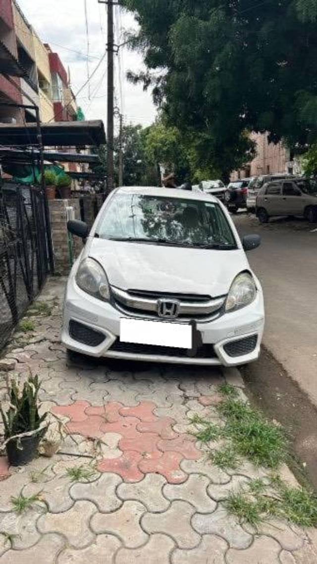 https://images10.gaadi.com/usedcar_image/4227004/original/processed_94adaf9a-497b-421c-ac21-8c8421ec4a69.jpeg?imwidth=6402