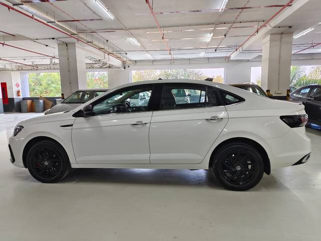 https://images10.gaadi.com/usedcar_image/4227023/original/b617ac4f7c0cd20324990f2e5966c71a.jpg?imwidth=6402