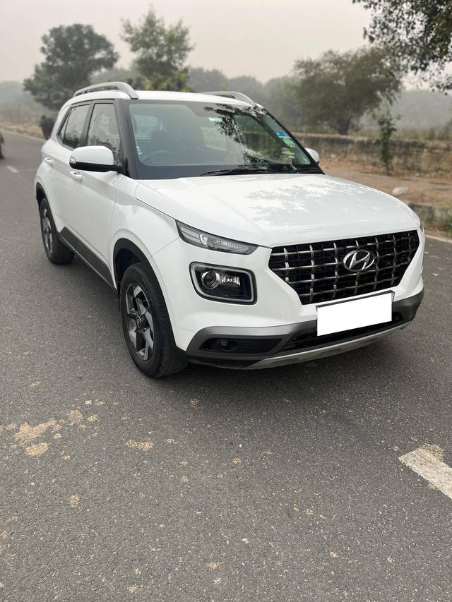 https://images10.gaadi.com/usedcar_image/4227041/original/processed_933349b6750fad67d9deb76b56bc5f6c.jpg?imwidth=6400