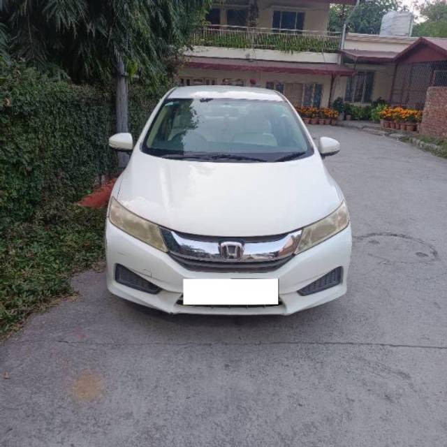 https://images10.gaadi.com/usedcar_image/4227044/original/processed_7c0b7666-73db-45d7-9b76-d709b1991cc3.jpg?imwidth=6402