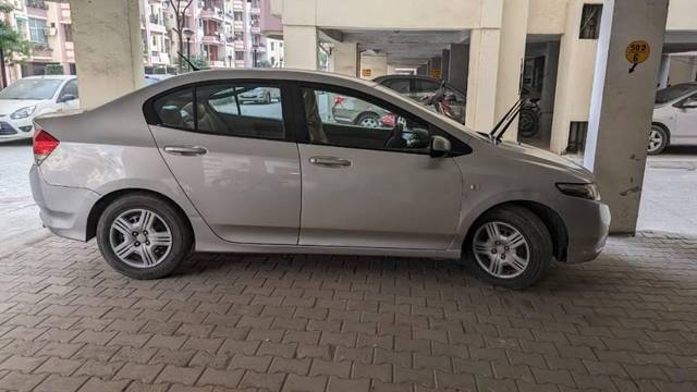 https://images10.gaadi.com/usedcar_image/4227063/original/processed_516cc8f5-c690-43c4-b7dc-ad66e063d9aa.jpg?imwidth=6400