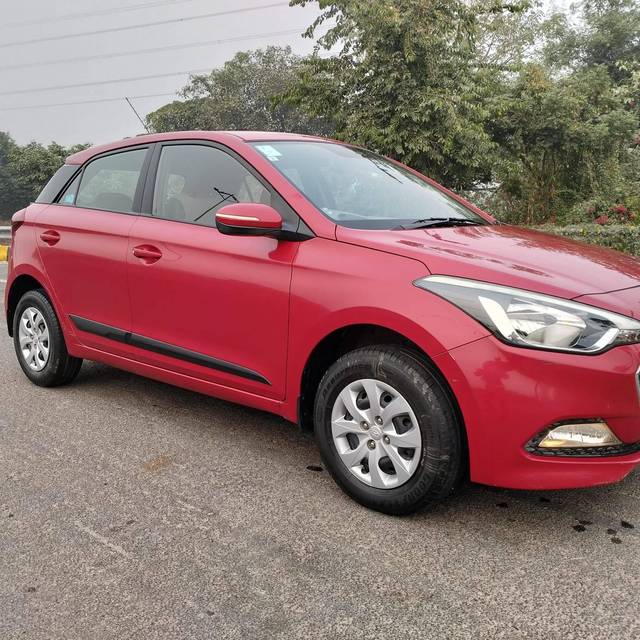 https://images10.gaadi.com/usedcar_image/4227065/original/processed_8276e02d4bf29e2e78fe1c1fcf493246.jpg?imwidth=6400