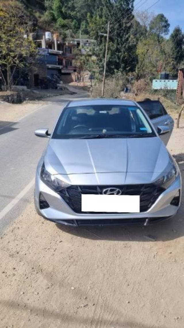 https://images10.gaadi.com/usedcar_image/4227074/original/processed_0c59e80f-2519-4d04-b300-dfbb0bd13266.jpg?imwidth=6400