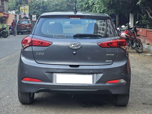 https://images10.gaadi.com/usedcar_image/4227178/original/processed_3aa17d77f60e7e89aa7418877cc25286.jpg?imwidth=6402