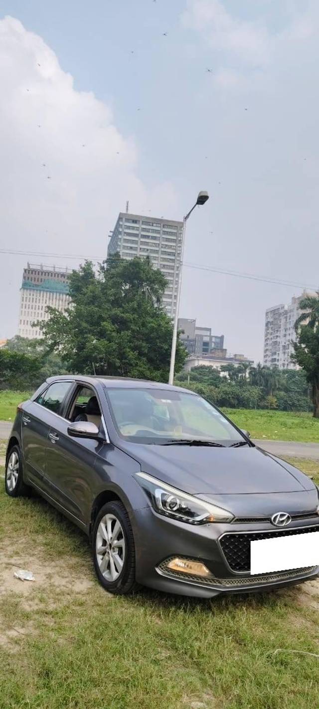 https://images10.gaadi.com/usedcar_image/4227178/original/processed_e05f2d71a4ecd61c93a0a985064f7dbd.jpg?imwidth=6400