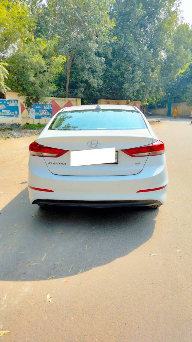 https://images10.gaadi.com/usedcar_image/4227224/original/processed_55ab2832f9aea1734250156a65daa394.jpg?imwidth=6402