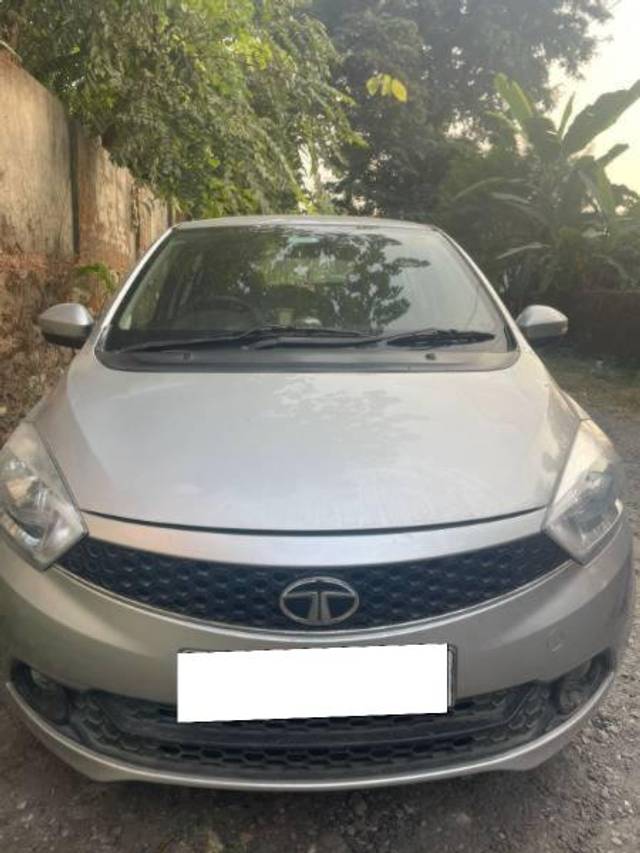 https://images10.gaadi.com/usedcar_image/4227404/original/processed_ef53c3d2-ff54-40f8-8040-62582497a133.jpg?imwidth=6400