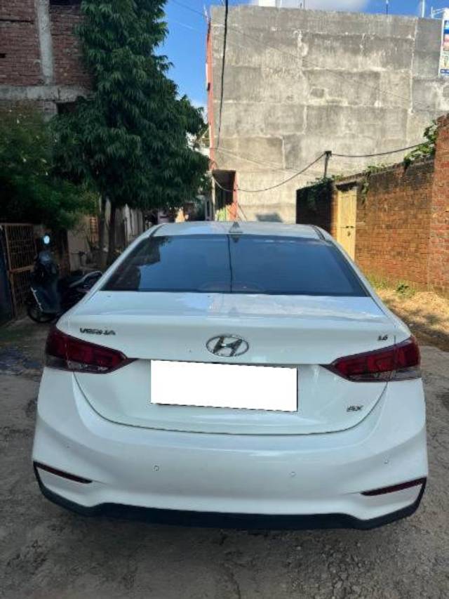 https://images10.gaadi.com/usedcar_image/4227496/original/processed_367e7d21-fc14-4471-ace0-4d209dede6b0.jpg?imwidth=6401