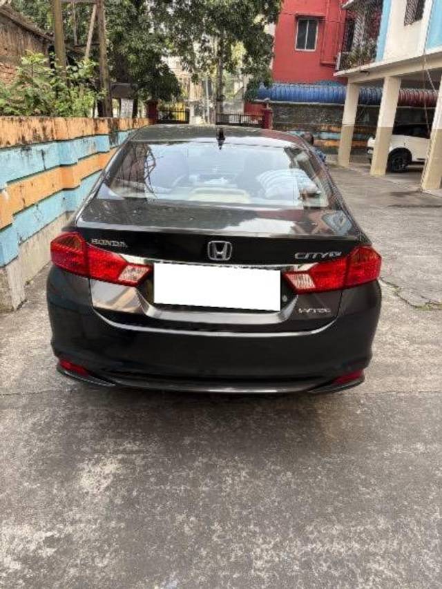 https://images10.gaadi.com/usedcar_image/4227649/original/processed_2899cb0f-fd2d-467b-9732-477d56cd6461.jpeg?imwidth=6401