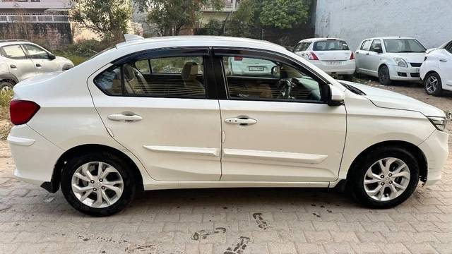 https://images10.gaadi.com/usedcar_image/4227687/original/processed_641f4d96-3c04-42a5-bfb2-169c9a3f0806.jpeg?imwidth=6401