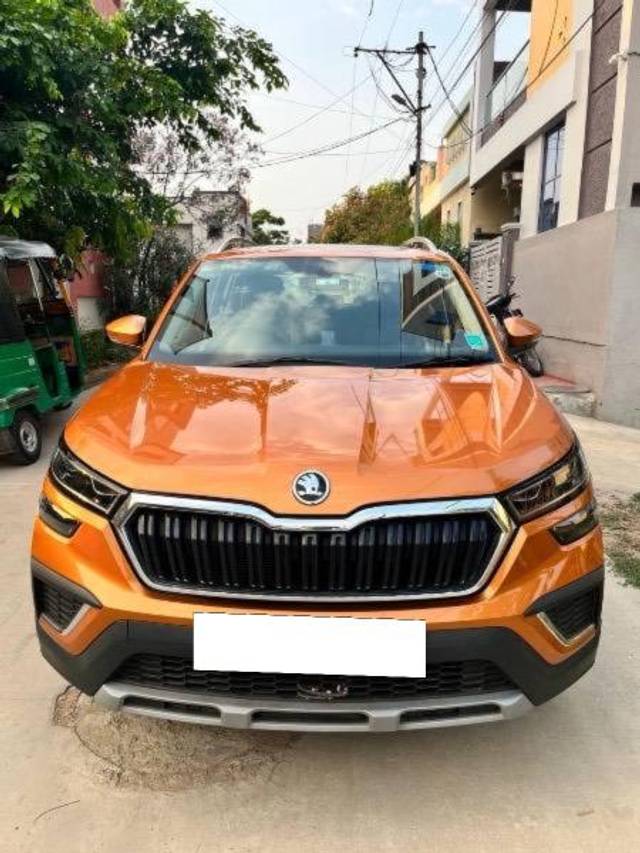 https://images10.gaadi.com/usedcar_image/4227698/original/processed_77fc4d0d-57e3-4259-b9d2-cd92315315cf.jpg?imwidth=6400