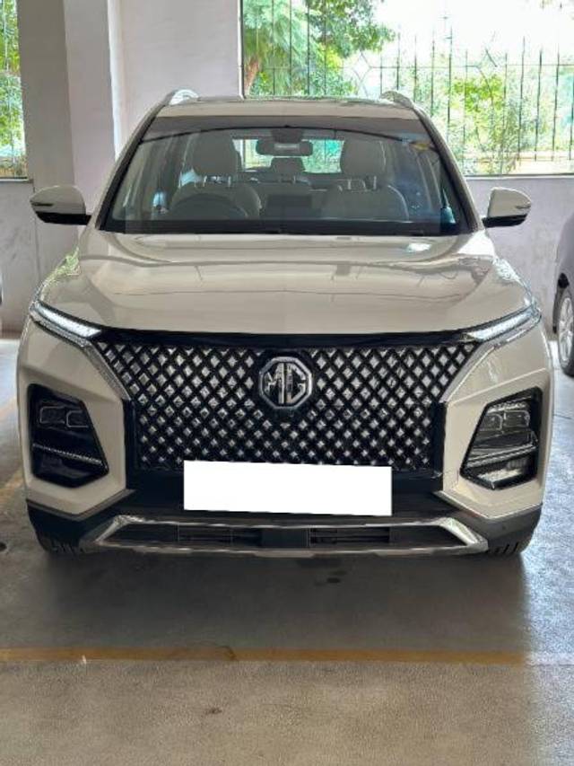 https://images10.gaadi.com/usedcar_image/4227780/original/processed_09b36400-09a3-4215-b4b1-2eda7882dcc4.jpg?imwidth=6401