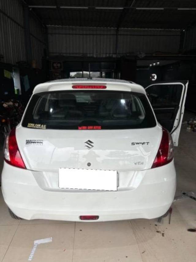 https://images10.gaadi.com/usedcar_image/4227879/original/processed_6bd591a2-cb9e-4e86-9d71-bc13cc299987.jpeg?imwidth=6402